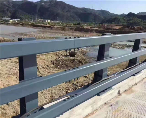 橋梁護欄 廠家規格可（kě）定製
